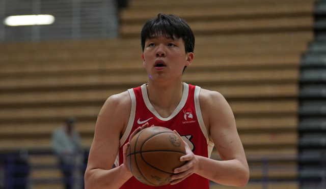 世界杯直播下载-今日继续休战！杨瀚森因背伤再次缺战G联赛：赛前曾参加热身训练