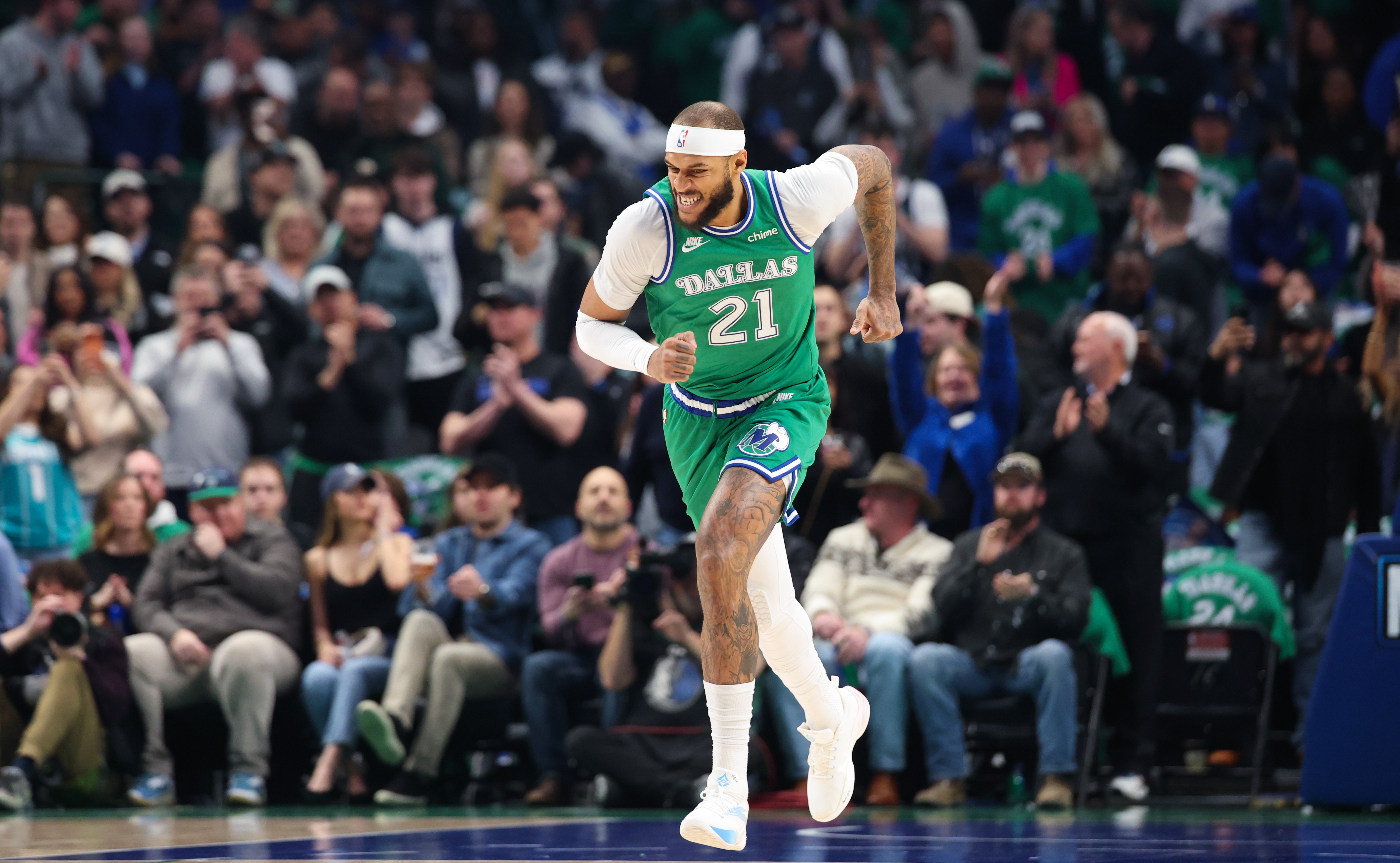 世界杯官方正版-盼无大碍！独行侠中锋加福德遭遇右肩神经震荡 本场不会回归